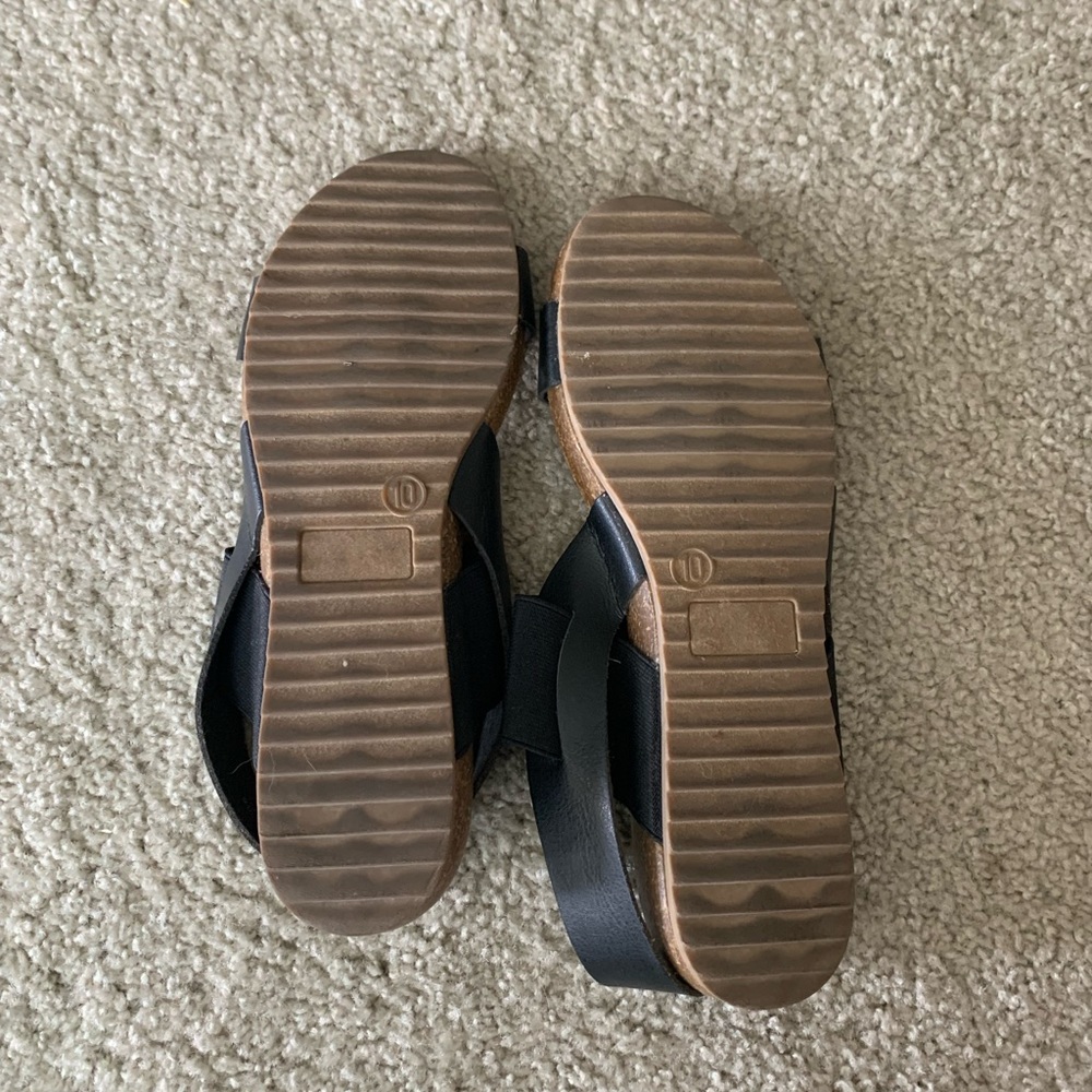 Sandals - Picture 2 of 3